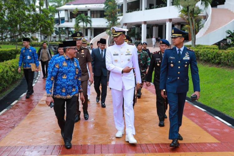 Upacara Peringatan Hari Pancasila di Batam Berjalan Khidmat Meski Diguyur Hujan