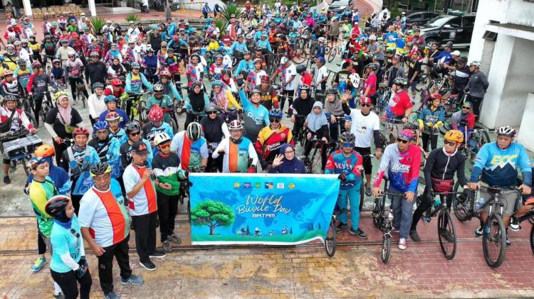 Parade Sepeda Meriah! Peringati World Bicycle Day 2024 di Batam