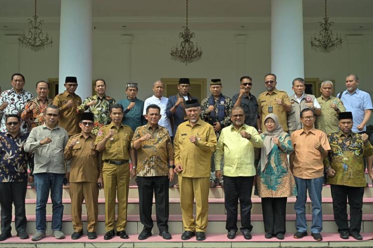 Pemprov Kepri dan Pemkab Karimun Salurkan Bantuan untuk Korban Pasca-Bencana Sumbar, Nyaris Capai Rp1 Miliar