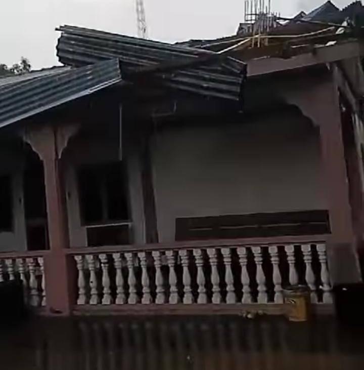 Bencana Angin Puting Beliung Hancurkan 30 Rumah di Kabupaten Karimun, Warga Terpaksa Mengungsi 