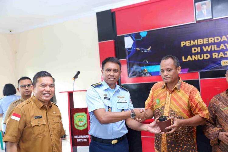 Pemberdayaan Potensi Perbatasan Wilayah Udara di Lanud Raja Haji Fisabilillah untuk Ketahanan dan Keamanan