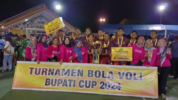 Tim Putra Polres Bintan Juara Turnamen Bola Voli Bupati Cup 2024, Kalahkan BIIE Lobam di Final