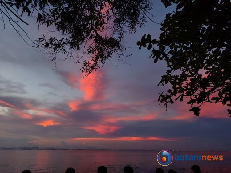 Menikmati Sunset Terbaik di Tanjung Datok, Batam