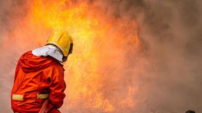Sejumlah Bangunan di Patam Lestari Hangus Terbakar, Diduga Sumber Api dari Tempat Pengepulan Barang Bekas