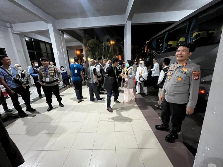 Kepulangan Rombongan Jemaah Haji 2024: Kloter Pertama Tiba di Batam Disambut Pejabat Tinggi