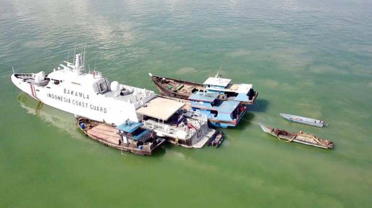 Bakamla RI Amankan 3 Kapal Penambang Pasir Laut yang Diduga Langgar IPR di Karimun