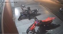 Aksi Pencurian Helm Terekam CCTv di Karimun, Pelaku Masih Anak-anak