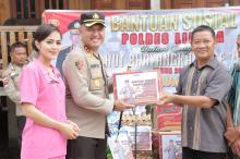 Semarak HUT Bhayangkara ke-78, Polres Lingga Berikan Bantuan Sosial ke Masyarakat