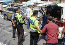 Heboh! Penemuan Mayat di Simpang Lampu Lalu Lintas Jalan Ketapang