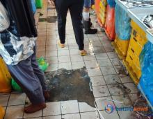 Kondisi Pasar Ikan Jodoh Batam Memprihatinkan, Jalan Berlubang dan Becek Ganggu Kenyamanan Pedagang dan Pengunjung