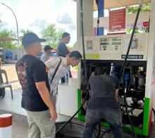 Disperindag Batam Periksa BBM Pertamax 92 SPBU KDA yang Bercampur Air, Gustian Riau: Jika Terbukti Ada Kelalaian, Kami Akan Tutup