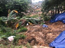 Puluhan Makam Amblas Akibat Longsor di TPPU Sei Panas Batam