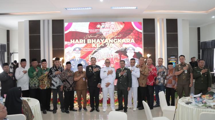 Upacara dan Syukuran Hari Bhayangkara Ke-78 di Polres Lingga: Momentum Refleksi dan Peningkatan Layanan
