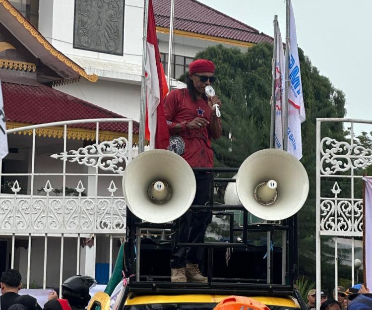 Aksi Buruh FSPMI Kota Batam Tuntut Penghapusan Omnibus Law UU Cipta Kerja