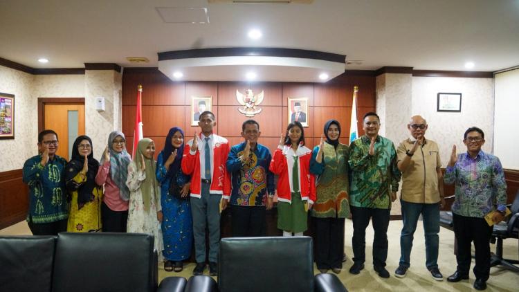 Gubernur Ansar Lepas Dua Paskibraka Nasional Utusan Kepri
