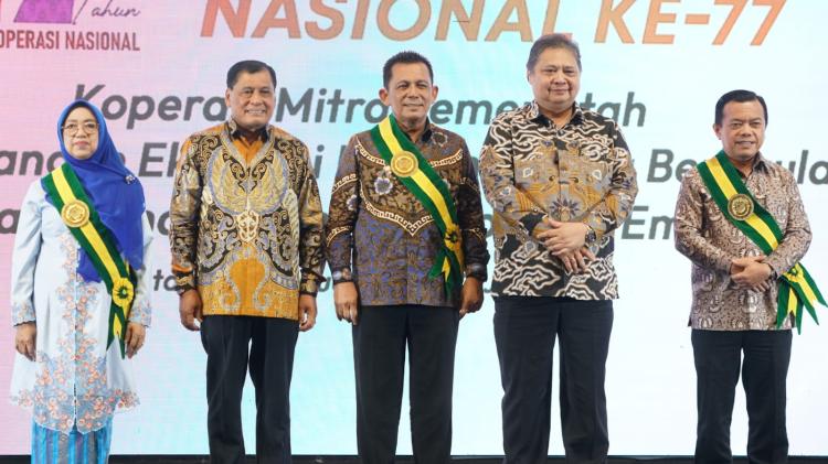 Gubernur Kepri Terima Bintang Abhinaya Jagadhita Atas Inovasi Untuk Koperasi