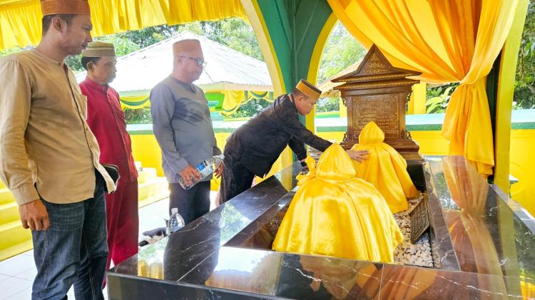 Jelang Dilantik, Ketua KKSS Kepri Ziarah ke Makam Raja Haji Fisabilillah