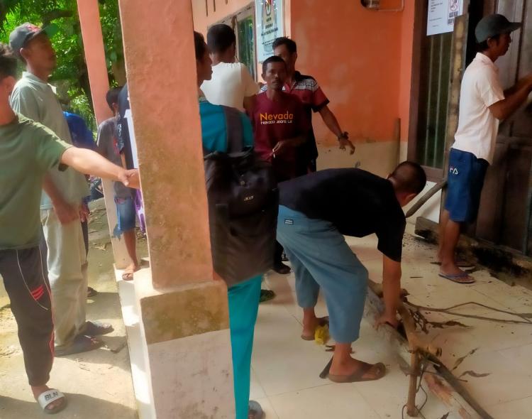 Viral Video Warga Pulau Medang di Lingga Protes Tutup Kantor Desa, Tuntut Kepala Desa Mundur