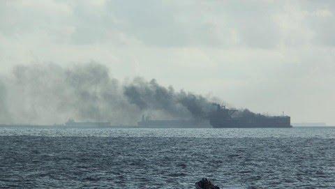 Dua Kapal Tanker Pengangkut Minyak Terbakar di Laut Singapura