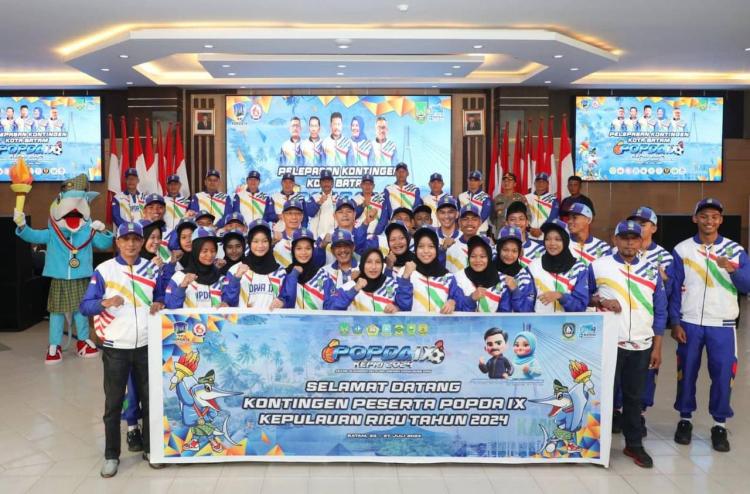 Wali Kota Batam Lepas Kontingen POPDA IX Kepri, Optimis Sapu Bersih Medali