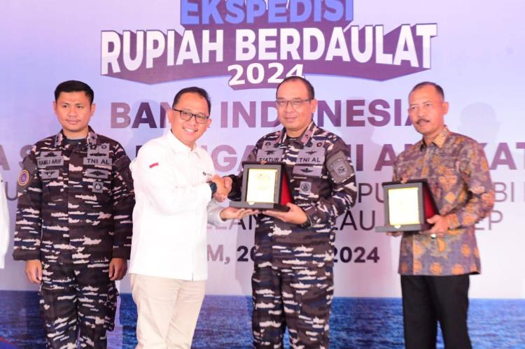 Danlantamal IV Lepas KRI Krambit 627 untuk Misi Ekspedisi Rupiah Berdaulat 2024