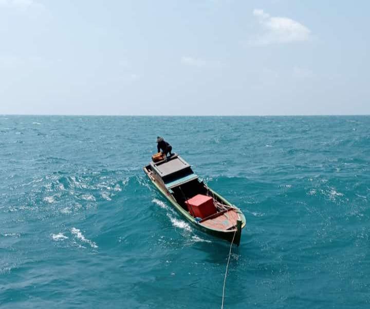 Nelayan Senayang Ditemukan Selamat Setelah Dua Hari Mengapung di Laut Akibat Mesin Perahu Rusak