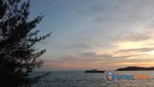Menyaksikan Sunset Spektakuler Sambil Menikmati Kuliner di Tepi Laut Tanjungpinang