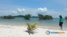 Tips Ampuh Berwisata ke Pantai di Bawah Terik Matahari