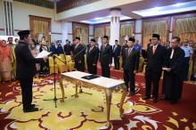Gubernur Ansar Lantik Lima Anggota Komisi Informasi Provinsi Kepri Periode 2025-2028