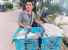 Jual Sagu Lenggang di Tengah Hiruk-pikuk Kota Batam, Uwa Mampu Raup Omzet hingga Rp700 Ribu Per Hari