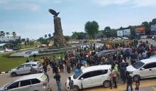 Ratusan Pengemudi Taksi Online Unjuk Rasa di Bandara Hang Nadim Batam