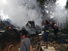 Kebakaran Gudang Barang Bekas di Kampung Air, Batam: Kerugian Hingga Ratusan Juta Rupiah