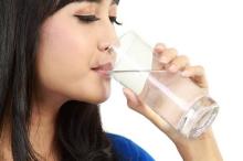 Tips Menjaga Tubuh Tetap Terhidrasi saat Cuaca Panas