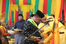 Kapolda Kepri Irjen. Pol. Yan Fitri Halimansyah Terima Gelar Adat Dato Perdana Satya Buana dari Kesultanan Riau-Lingga