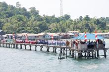 Lanjutkan Kunker ke Desa Mensanak, Ansar Ahmad Salurkan Bantuan Senilai 1,13 Miliar