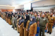 Serahkan Secara Simbolis Perjanjian Kerja PPPK Formasi Tahun 2023, Pesan Jefridin Berikan Pelayanan Terbaik Untuk Masyarakat
