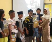 Perpustakaan Aira Sukses Gelar Donasi Buku dan Alat Tulis untuk Anak Kurang Mampu di Kelurahan Air Raja Tanjungpinang