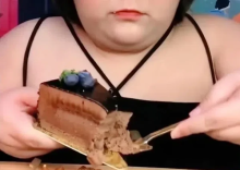 Tragis! Kreator Konten Mukbang Meninggal Akibat Makan Berlebihan