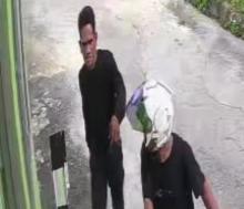 Warga Tiban Batam Sering Kemalingan, Dua Pria Mencurigakan Malah Tak Sengaja Selfie di CCTV