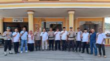 Kapolsek Daik Gelar Silaturahmi dan Berikan Bansos di Kecamatan Lingga Utara