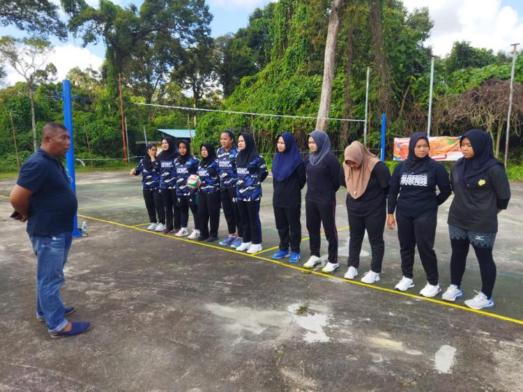 Kapolsek Daik Lingga Gelar Fun Game Volly Meriahkan HUT ke-79 RI