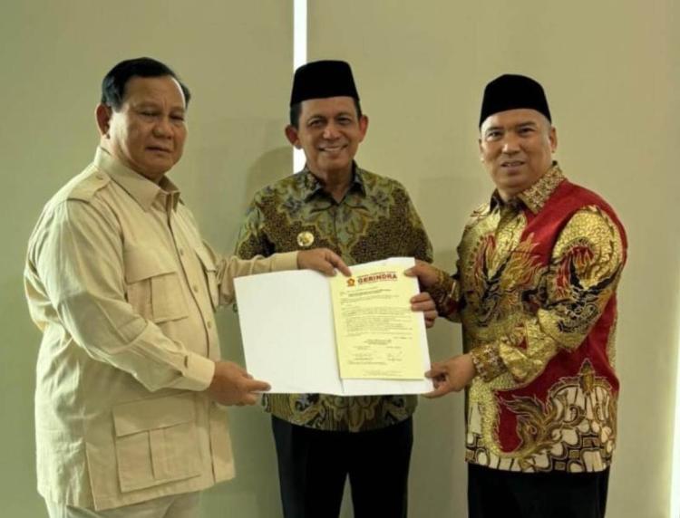 Datang ke Batam, Prabowo Subianto Serahkan SK Dukungan untuk Pilkada Kepri dan Batam
