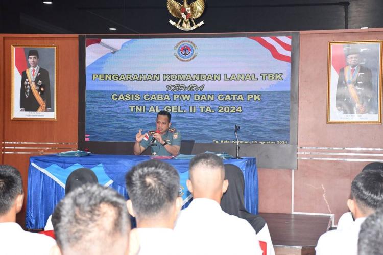 Berangkatkan Calon Siswa TNI AL ke Batam, Letkol Laut (P) Anro Casanova Beri Pesan Khusus