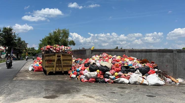 Tumpukan Sampah di Karimun Mulai Timbulkan Aroma Tak Sedap, Ganggu Aktifitas Warga