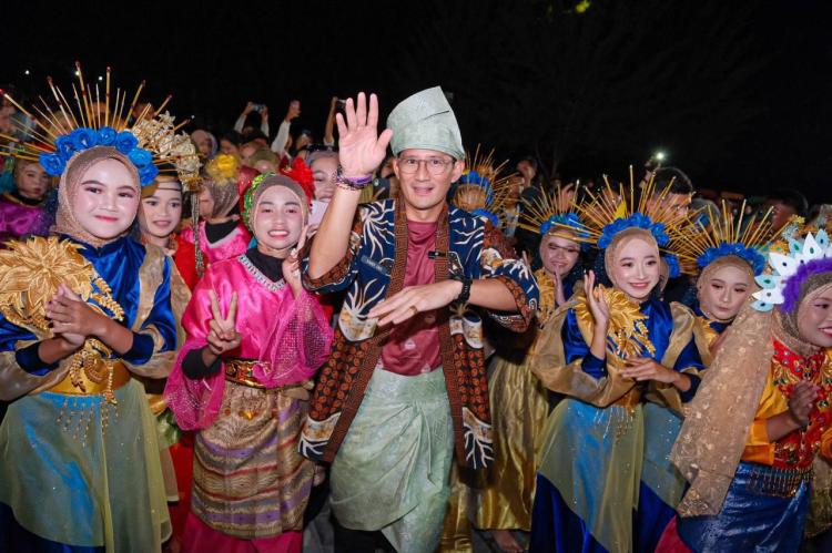 Berkah Kunjungan Sandiaga Uno ke Pantai Piwang: Sembilan Perguruan Tinggi Ini Siap Tampung Anak Natuna, Catat Daftarnya