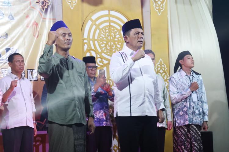 Gubernur Ansar Ajak Masyarakat Syukuri Bonus Demografi dalam Harlah ke-3 Ponpes Darul Ulum