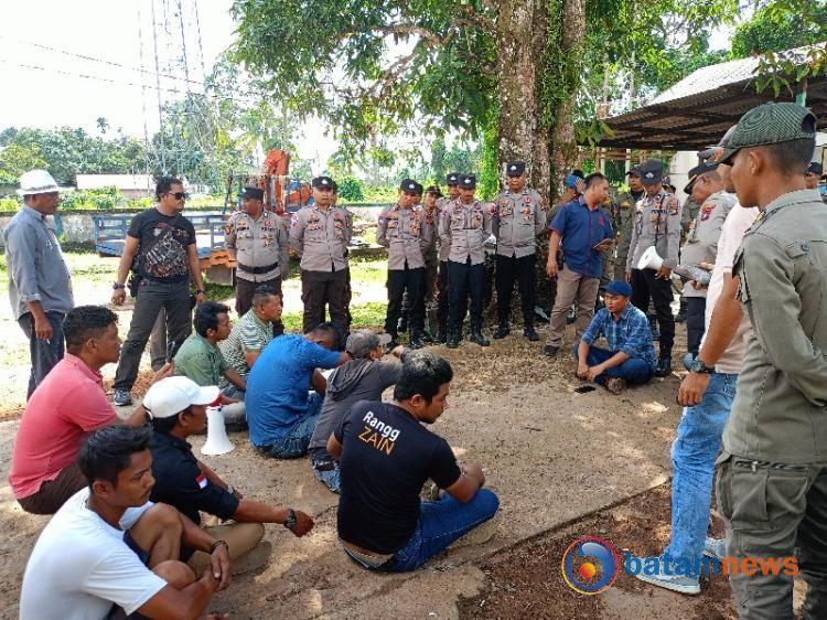 Gemas Gelar Aksi di Kantor PLN Daik Lingga, Tuntut Penyelesaian Masalah Listrik