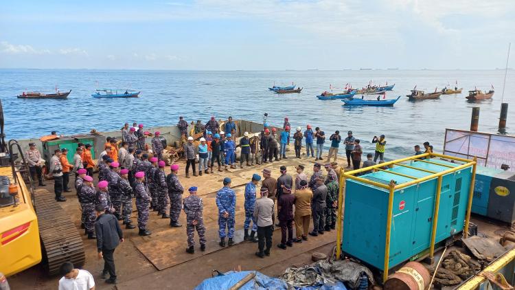 Pengibaran Bendera Merah Putih di Pulau Karang Singa, Simbol Penjagaan Kedaulatan NKRI