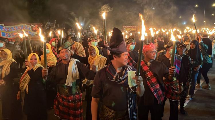 Meriahnya Malam Taptu dan Pawai Obor di Karimun Sambut HUT RI ke-79