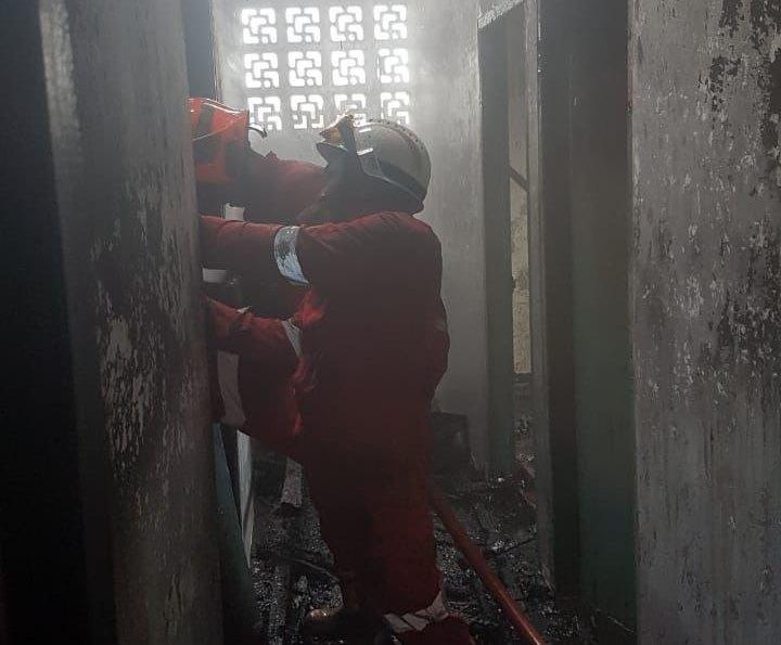 Kamar Kos di Bengkong Batam Terbakar Diduga Akibat Korsleting Listrik, Pemilik Rugi Puluhan Juta